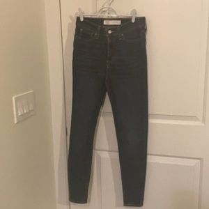 Like new- Levi's Signature High Rise Jegging, w29